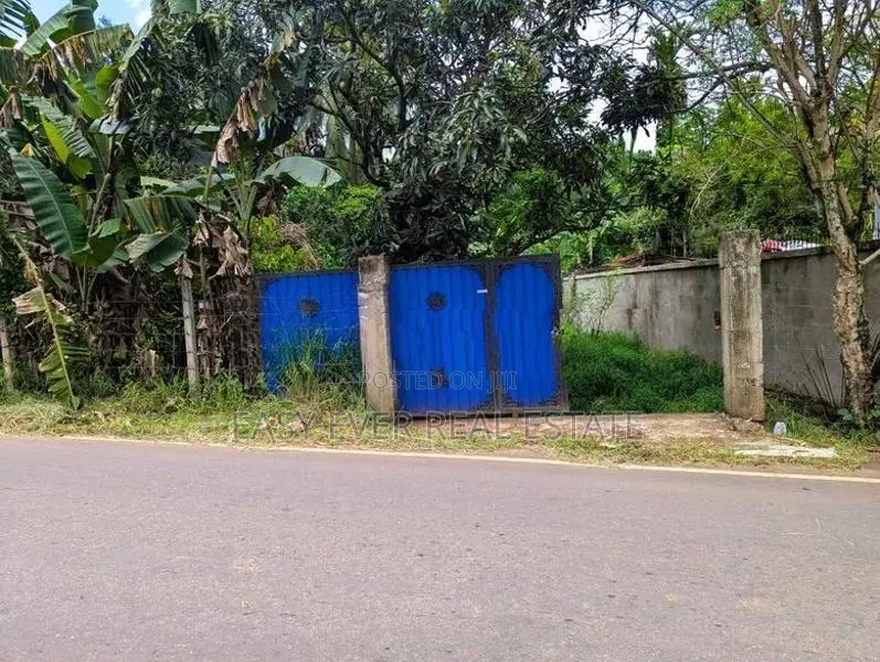 මීරිගම අධිවේගී පිවිසුමට ලඟින් ඉඩමක්