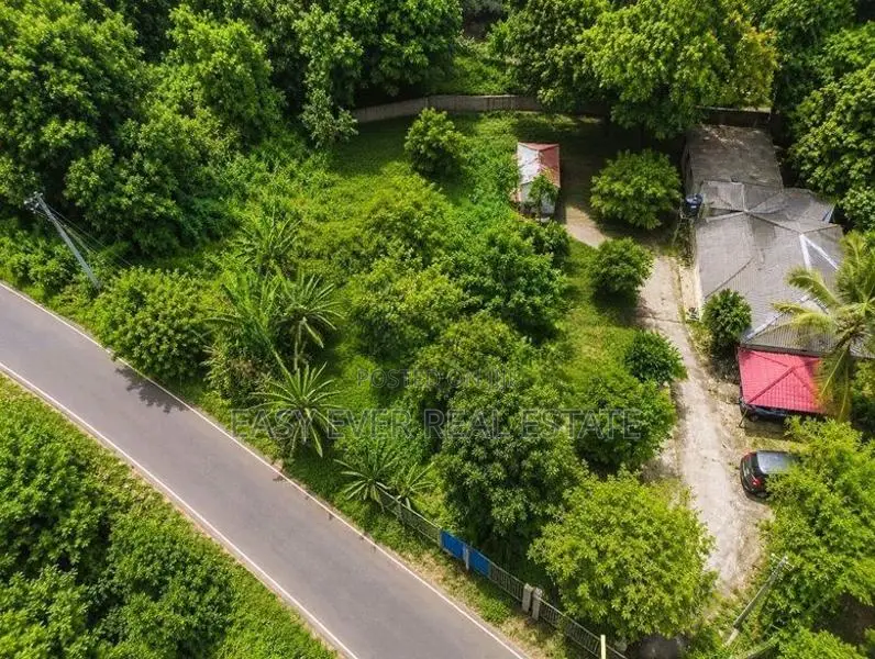 මීරිගම අධිවේගී පිවිසුමට ලඟින් ඉඩමක්