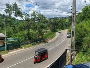 නුවර එලිය පාරට මුහුනලා වටිනා දේපලක්