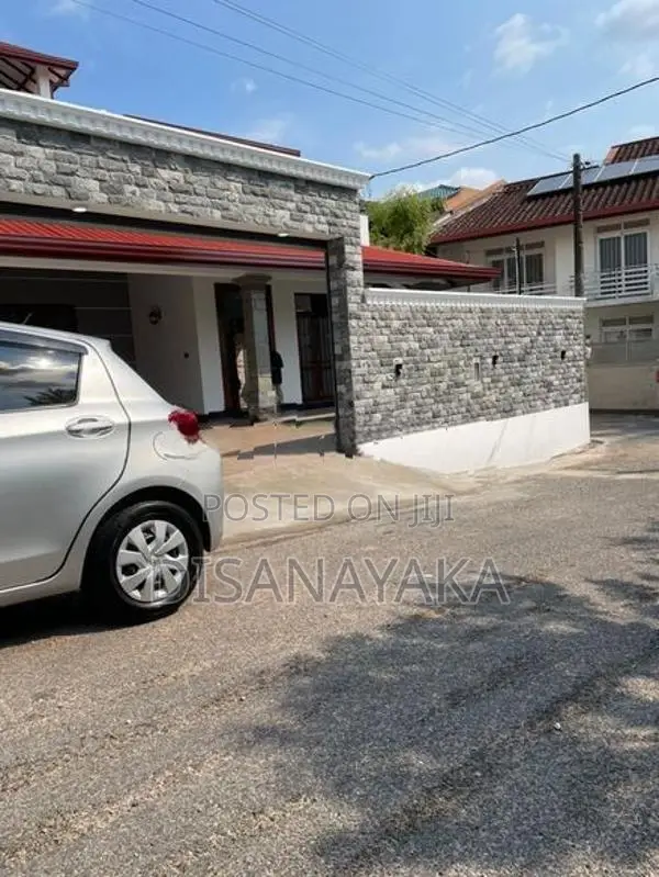 Super Luxury House for Sale in Malabe Ds67107