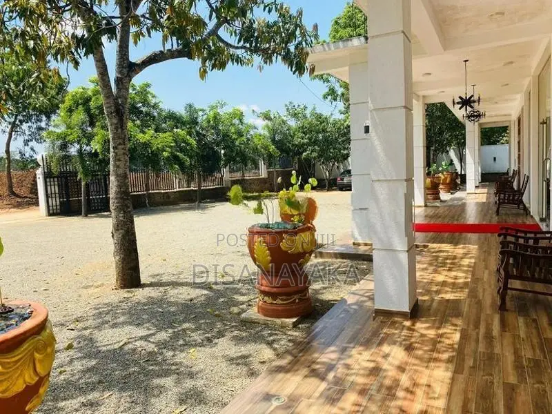commercial building for sale in katharagama 44443