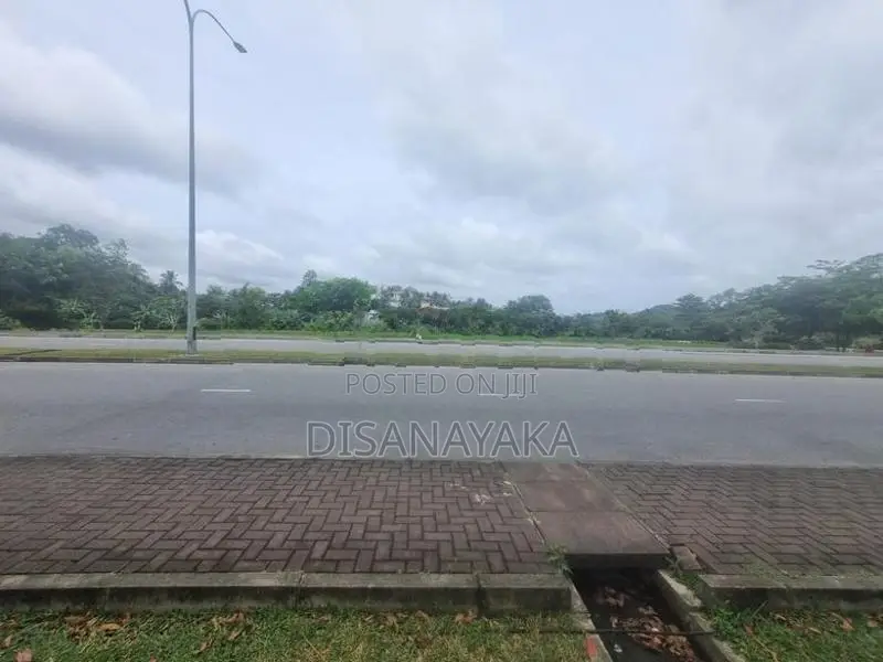 land for sale in koswatte Ds30000