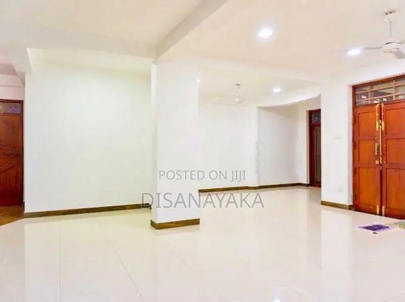 Luxury 3-Story House for Sale Ds8282