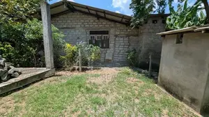 බාගෙට නිම කළ නිවසක් සමඟ පර්චස් 6.5 ඉඩම