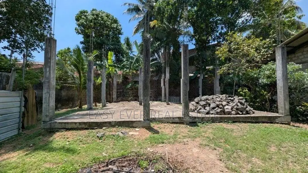 බාගෙට නිම කළ නිවසක් සමඟ පර්චස් 6.5 ඉඩම
