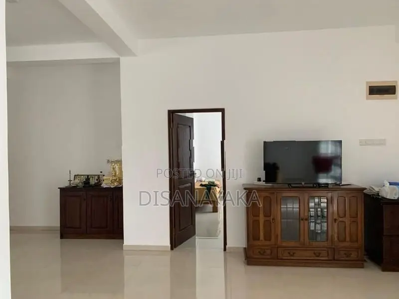 Two Storey House for Sale in Battaramulla Ds098