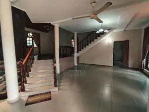 හයිලෙවල්එක පෙනමානයේ පදිංචිවියට සෑදු දෙමහල් නිවසක් විකිනිමට