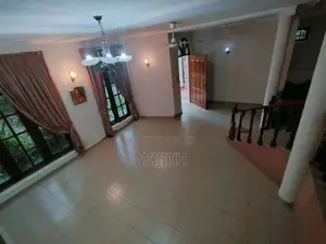 හයිලෙවල්එක පෙනමානයේ පදිංචිවියට සෑදු දෙමහල් නිවසක් විකිනිමට