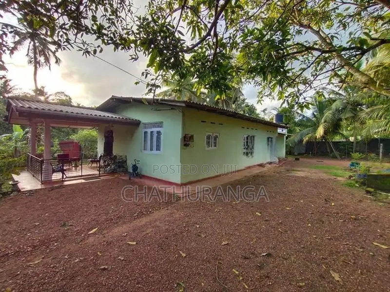 HOUSE WITH 30 PERCH LAND SALE කඩවත කාපට් පාරට මුහුණලා