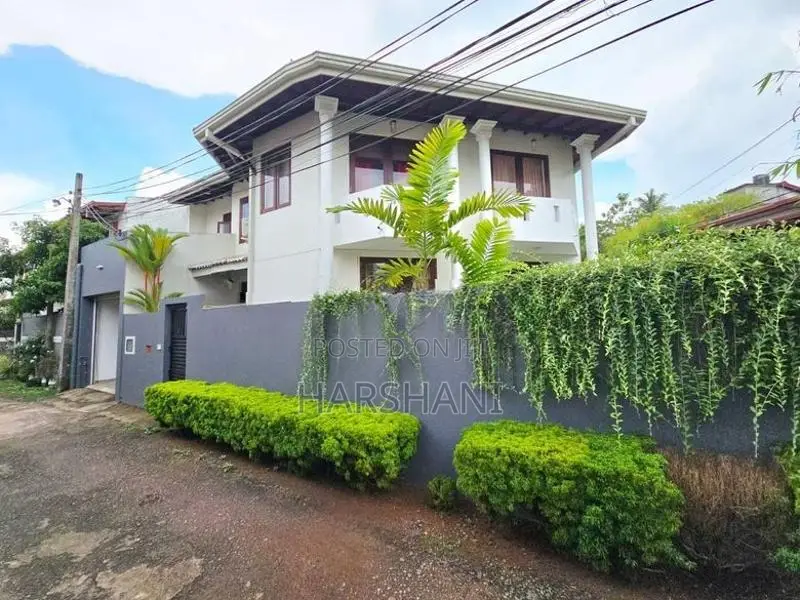 Almost Brand New 3 Storied House for Sale at Pannipitiya