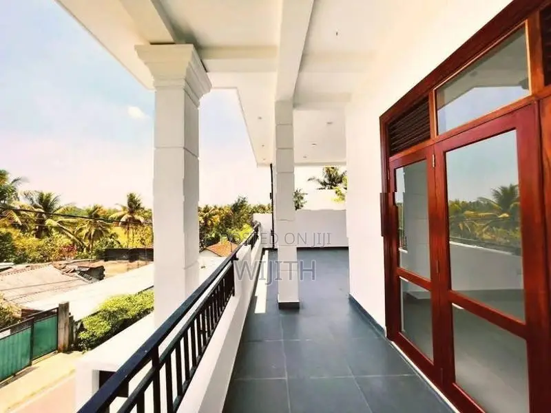 කොටිටාව පොගස්ඔවිට මාර්ගයේ සුපරි මහාල් 3 නිවසක් විකිනිමට