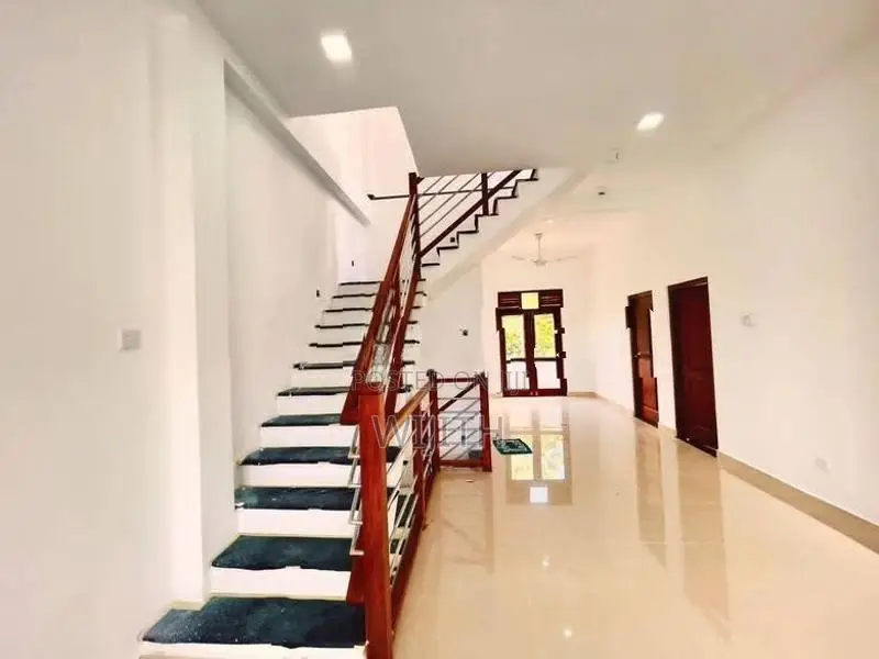 කොටිටාව පොගස්ඔවිට මාර්ගයේ සුපරි මහාල් 3 නිවසක් විකිනිමට