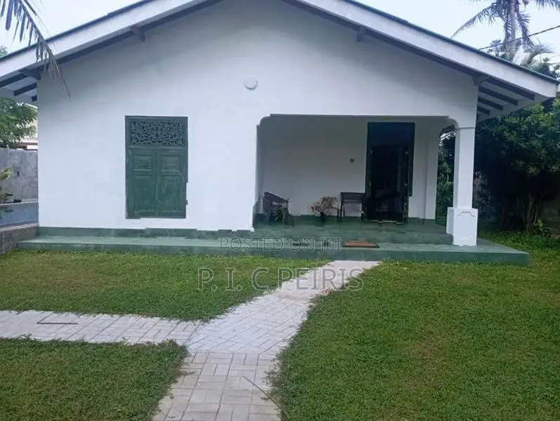 Villa type two bedroom, Restaurant for sale in Dungalpitiya, Negombo.G