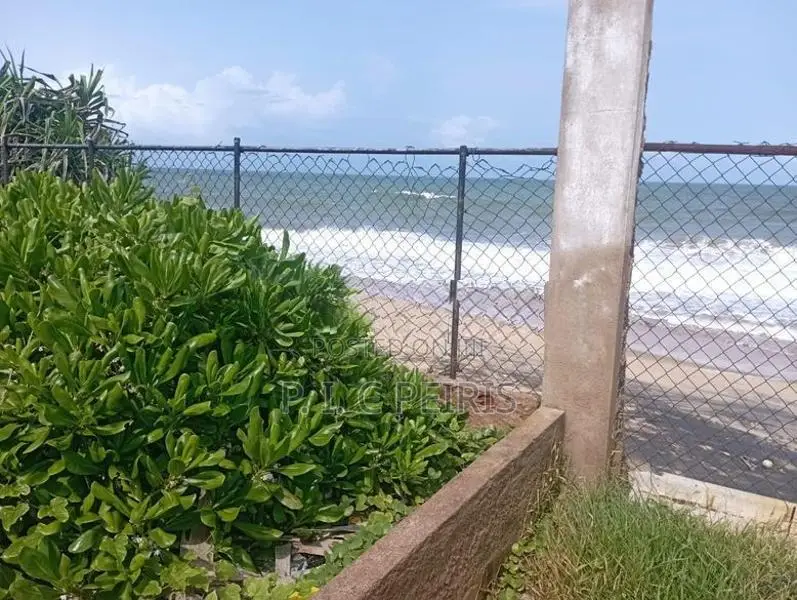 Villa type two bedroom, Restaurant for sale in Dungalpitiya, Negombo.G