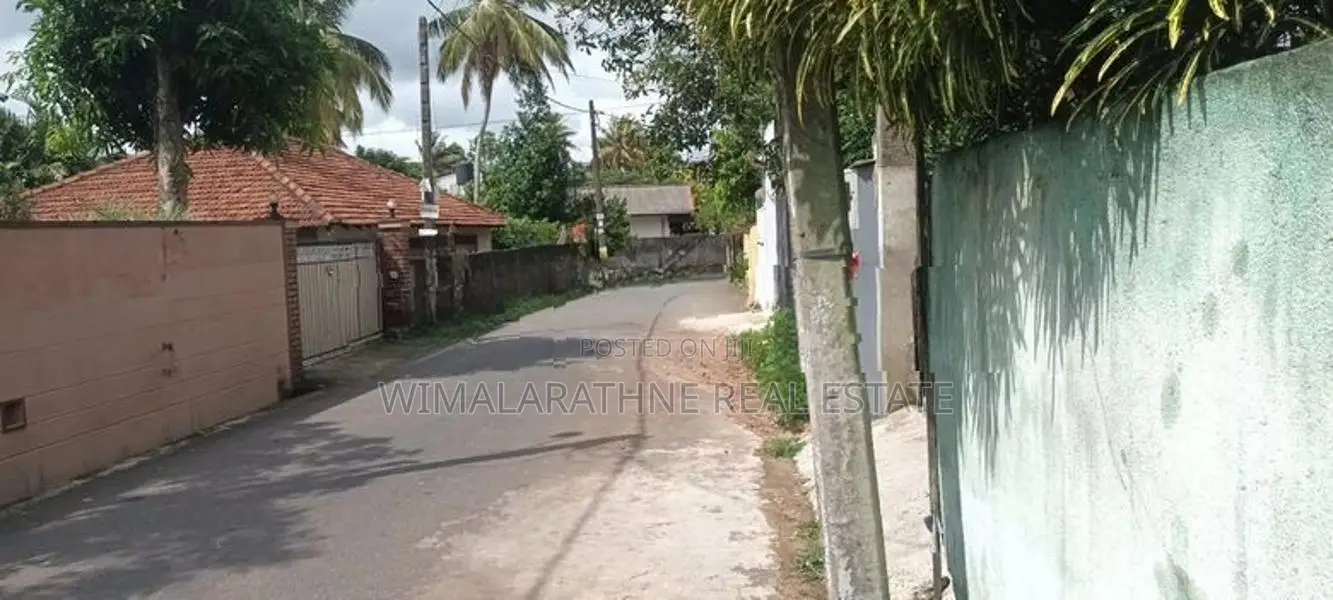 Land with Old House for Sale in Mavittara Piliyandala