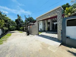 Brand New solid Modern super luxury House-piliyandala