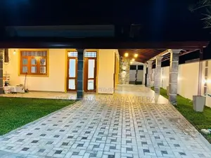 Brand New solid Modern super luxury House-piliyandala
