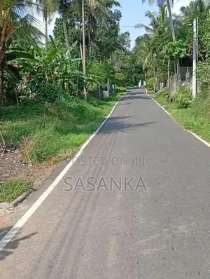 කෑස්බෑව නගරයට ආසන්නව පර්චස් 15 බිම් කොටස් 4 විකිණීමට