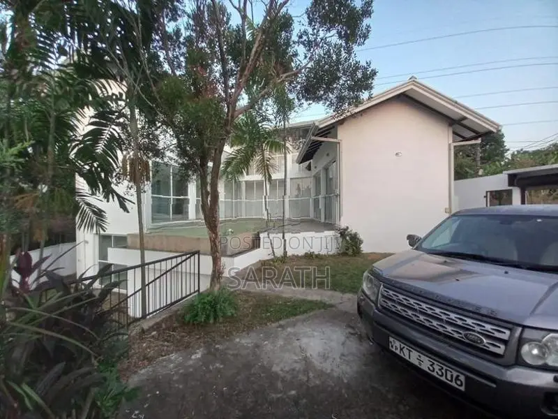 Spacious Luxury House For Sale Talawatugoda
