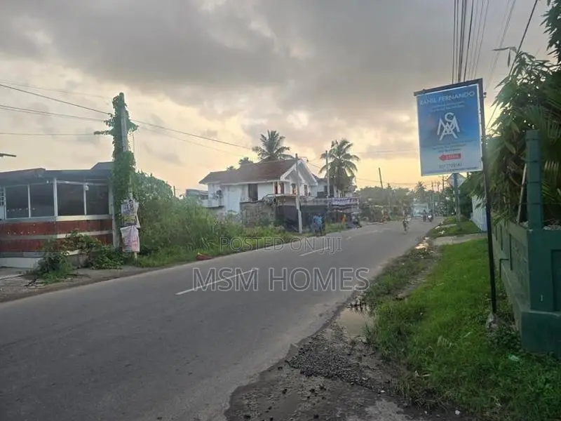 ඉතාමත් වටිනා පර්24 ඉඩමක් විකිණිමට මීගමුව අක්කරපනහ keells එක අසල