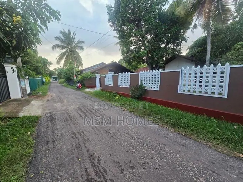 ඉතාමත් වටිනා පර්24 ඉඩමක් විකිණිමට මීගමුව අක්කරපනහ keells එක අසල