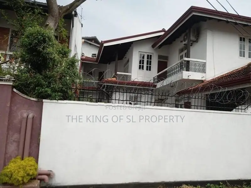 House for sale in Battaramulla ( Pelawatta )
