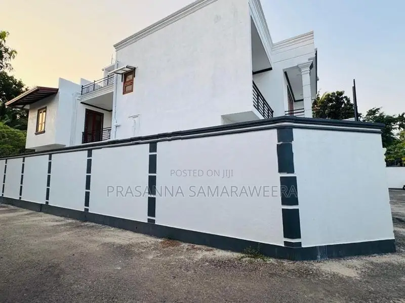 අති සුඛෝපභෝගී අලංකාර සුවිසල් දෙමහල් නිවස විකිණීමට piliyandala town