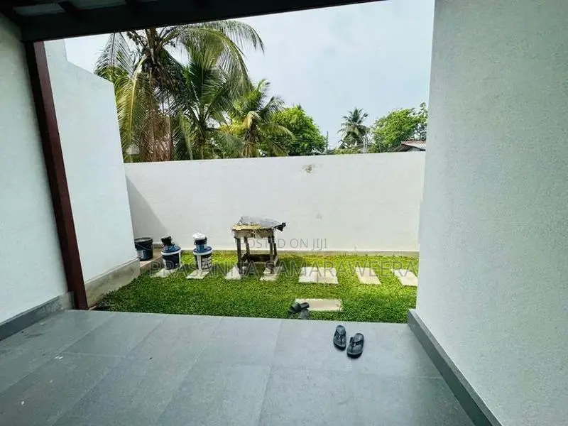 අලංකාර අති සුඛෝපභෝගී සුවිසල් දෙමහල් නිවස විකිණීමට piliyandala