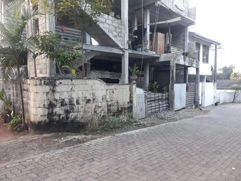 Building For Sale In Boralesgamuwa Abillawatta