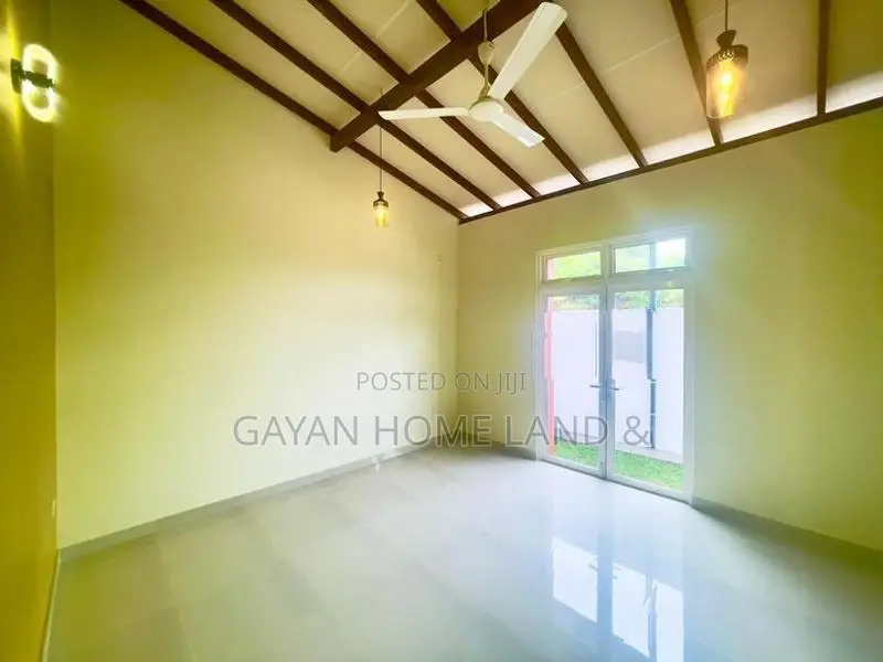කහතුඩුවෙන් අලුත්ම තනිමහල් නිවසක් විකිණීම