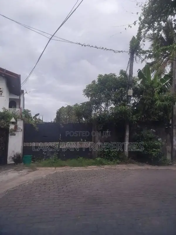 Land For Sale In Boralesgamuwa Aberathna Mawatha