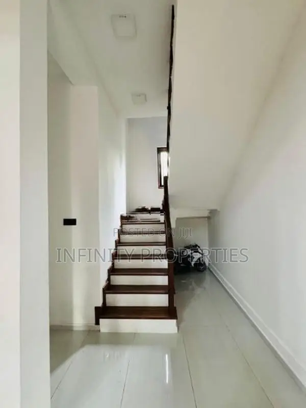 (AFA168) Luxury Villa Estate for Sale – Malabe (Kahanthota Area)