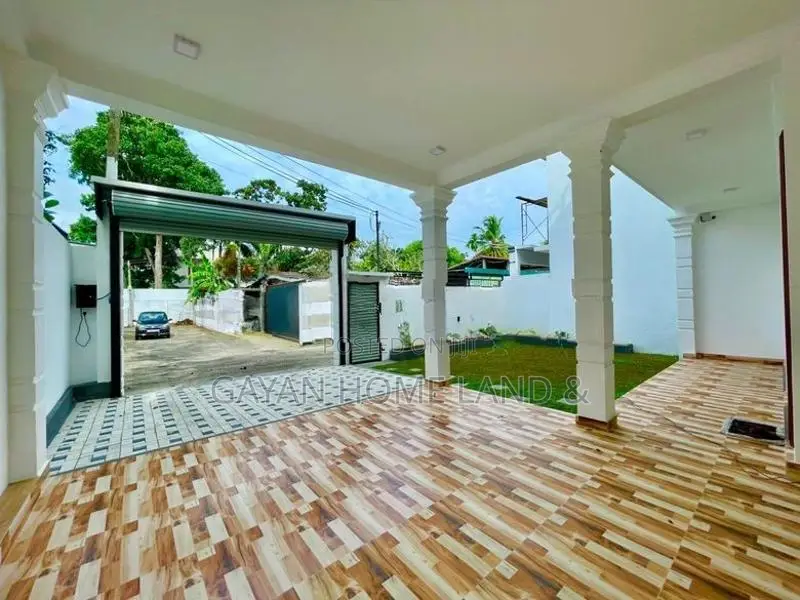 Luxurious Three Storey House For Sale In Piliyandala Town පිලියන්දල