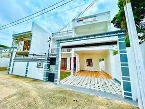 Luxurious Three Storey House For Sale In Piliyandala Town පිලියන්දල