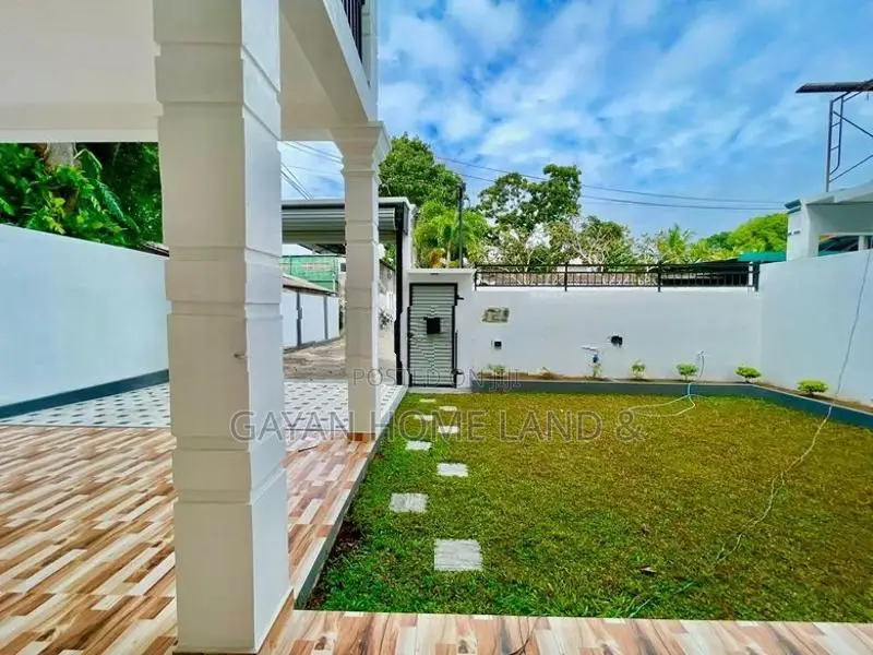 Luxurious Three Storey House For Sale In Piliyandala Town පිලියන්දල