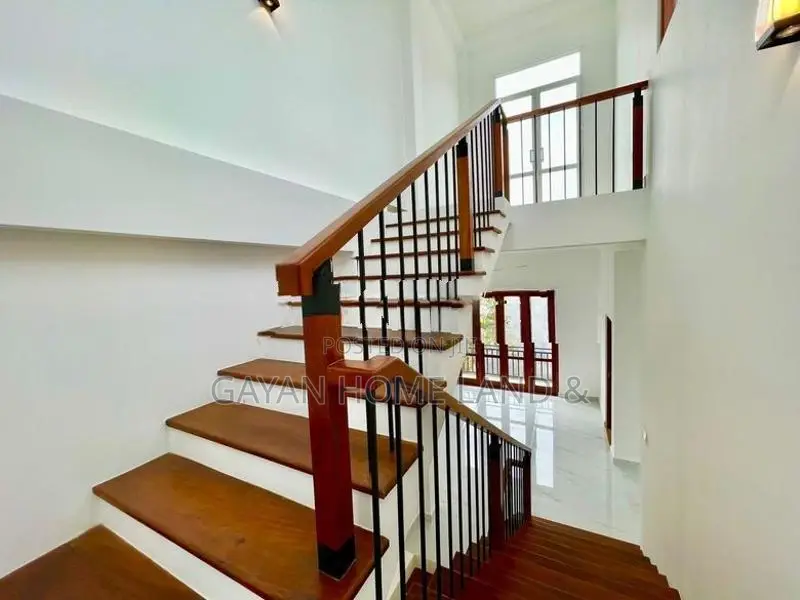 Luxurious Three Storey House For Sale In Piliyandala Town පිලියන්දල
