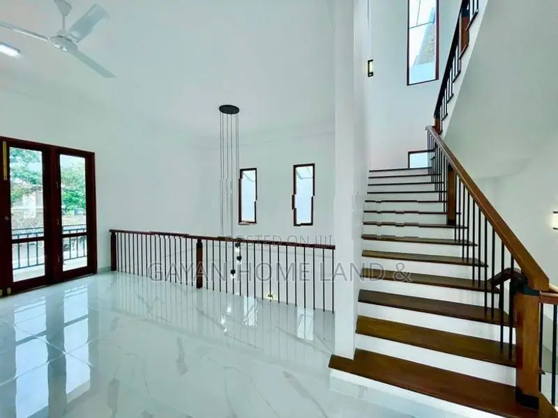 Luxurious Three Storey House For Sale In Piliyandala Town පිලියන්දල