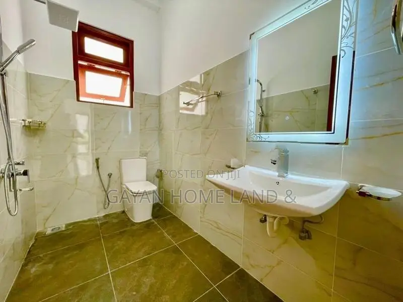 Luxurious Three Storey House For Sale In Piliyandala Town පිලියන්දල
