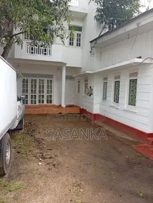 Mount Lavinia Piriwena Road (18 Perches)Two Houses Available For sale