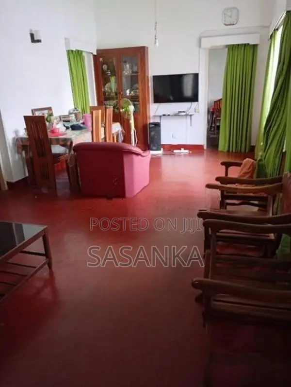 Mount Lavinia Piriwena Road (18 Perches)Two Houses Available For sale