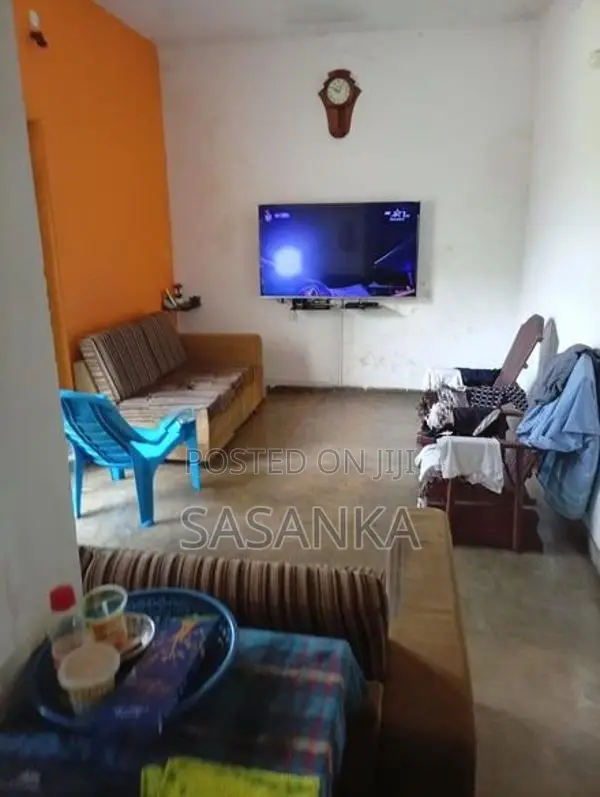 Mount Lavinia Piriwena Road (18 Perches)Two Houses Available For sale
