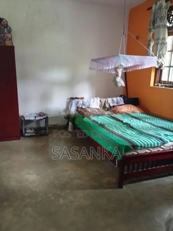 Mount Lavinia Piriwena Road (18 Perches)Two Houses Available For sale