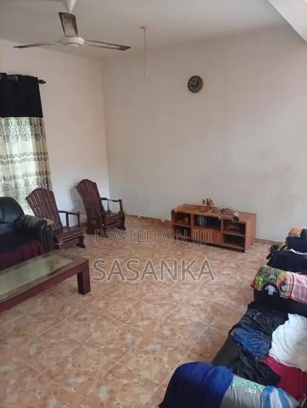 Mount Lavinia Piriwena Road (18 Perches)Two Houses Available For sale