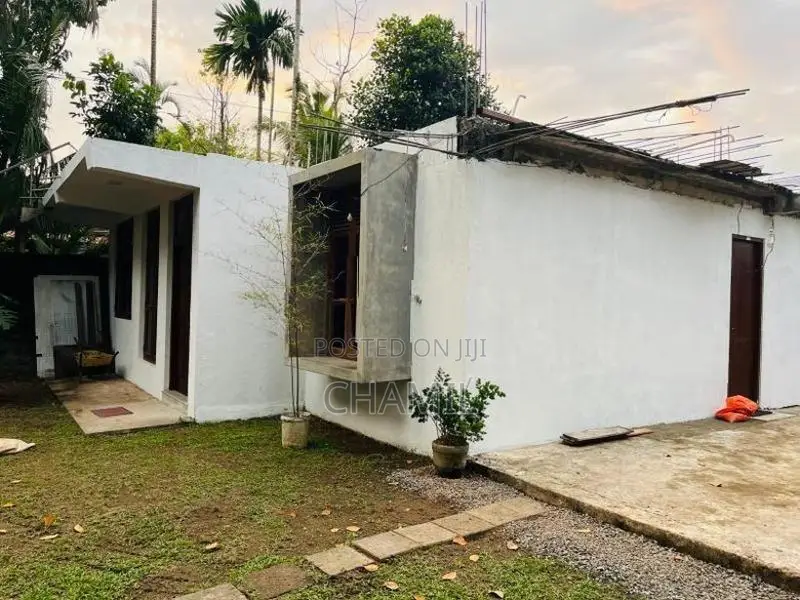 ​පිළියන්දලින් පර්චස් 19 ක ඉඩම සමඟ නිවස වහාම විකිණීමට