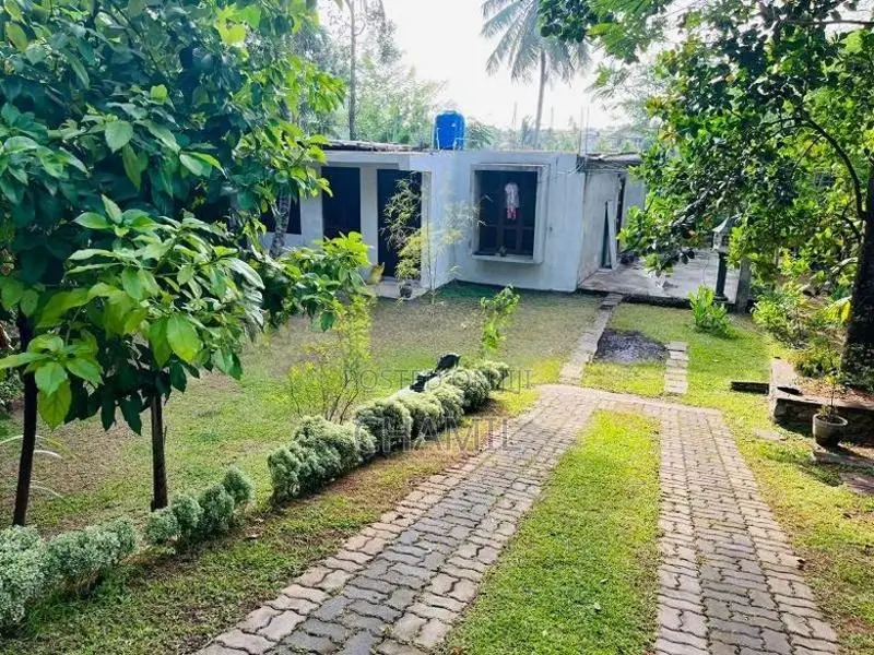​පිළියන්දලින් පර්චස් 19 ක ඉඩම සමඟ නිවස වහාම විකිණීමට
