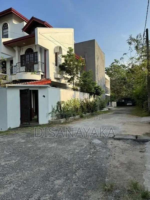 Super Three Storey House for Sale Baththaramulla Ds11644