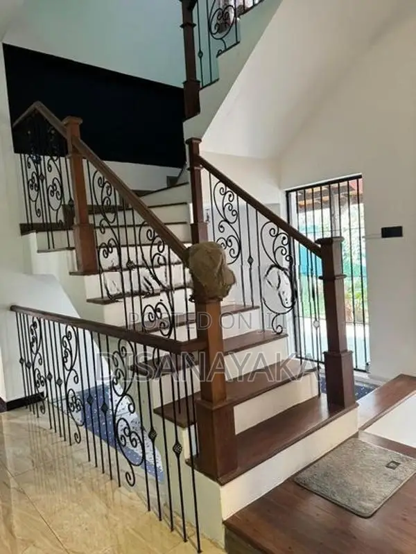 Super Three Storey House for Sale Baththaramulla Ds11644