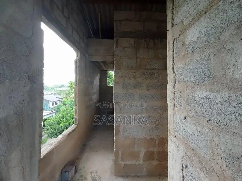 කහතුඩුව නගරයට ආසන්නව පිහිටි හදාගෙන යන නව දෙමහල් නිවස විකිණීමට ඇත