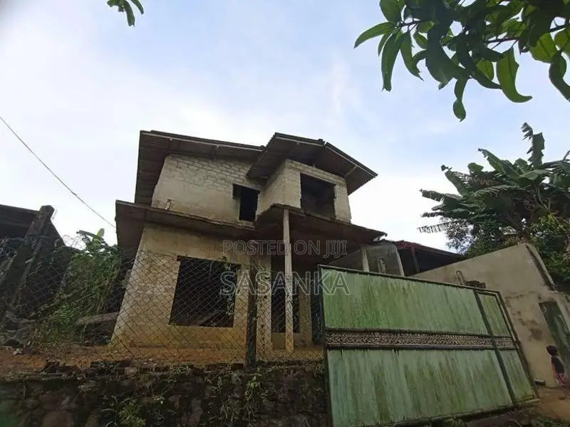 කහතුඩුව නගරයට ආසන්නව පිහිටි හදාගෙන යන නව දෙමහල් නිවස විකිණීමට ඇත
