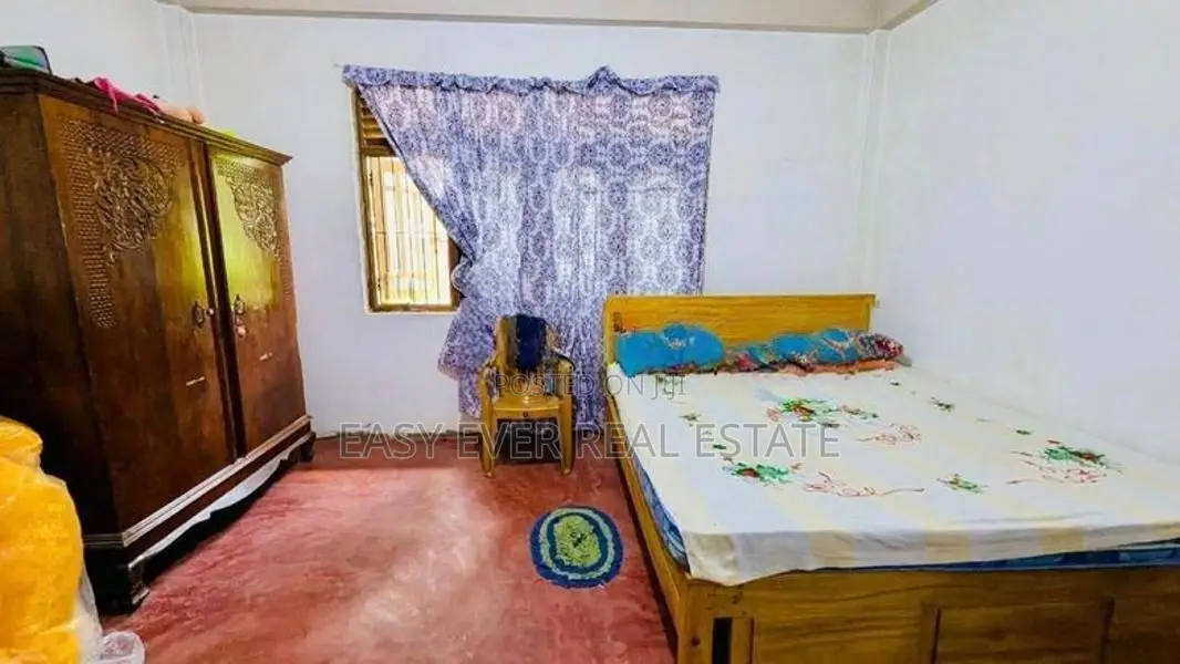 Bedrooms 5ක් තියෙන දෙමහල් House / KK 13080